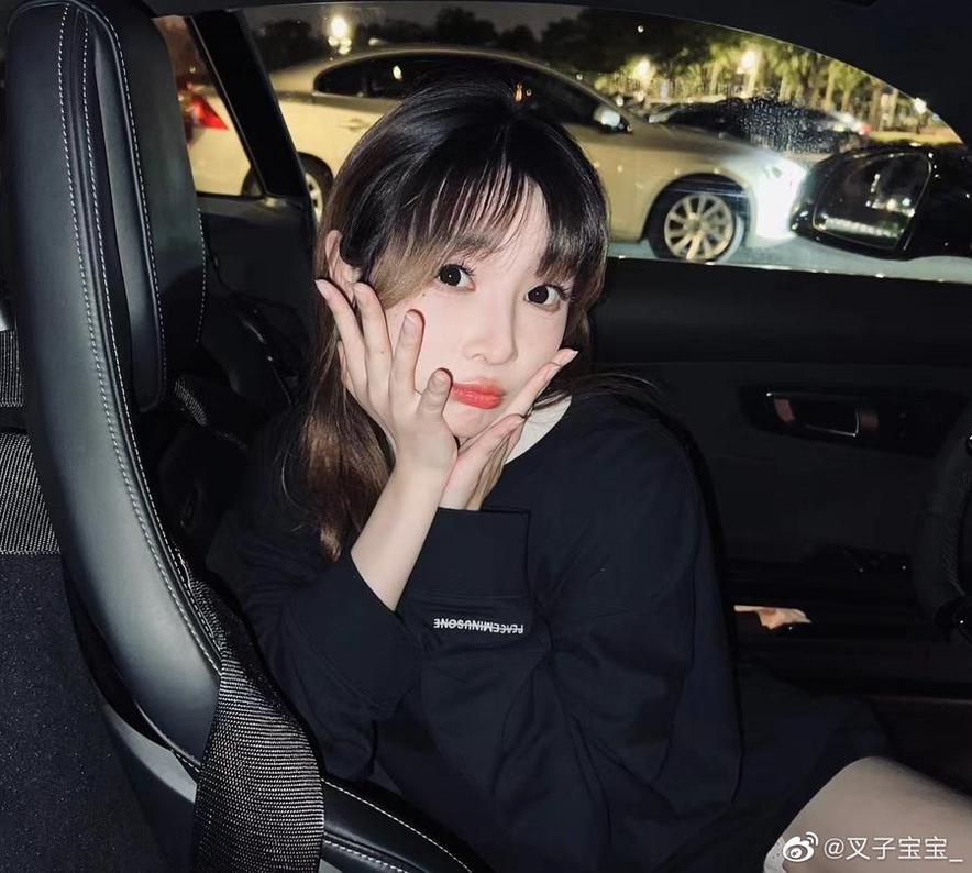 叉子宝宝cos逆水寒原图：美貌与武痴并存的完美作品