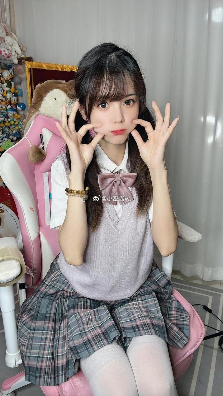 小巫酱w下海分享的cosplay美图，一定会让你惊叹不已