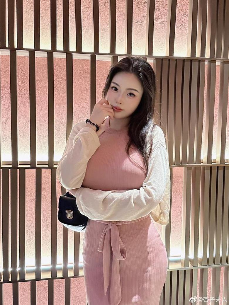 微博耶米西奶露原创cos作品合集，每一套都让人惊艳