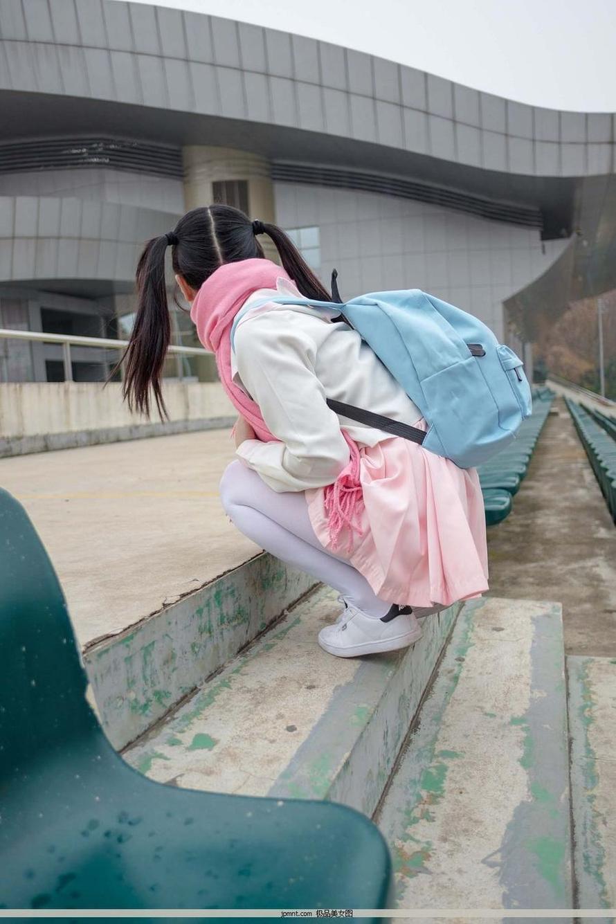 欣赏阿诺不是施瓦辛戈粉色校服的美妙图片